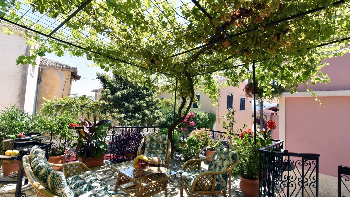 Antipernoi House | Traditional Greek Maisonette in Antiperni village