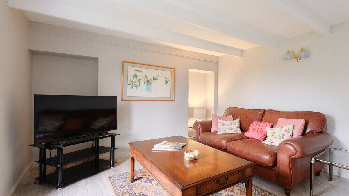 Goldsithney Cottage | Traditional holiday cottage in Goldsithney, No Deposit