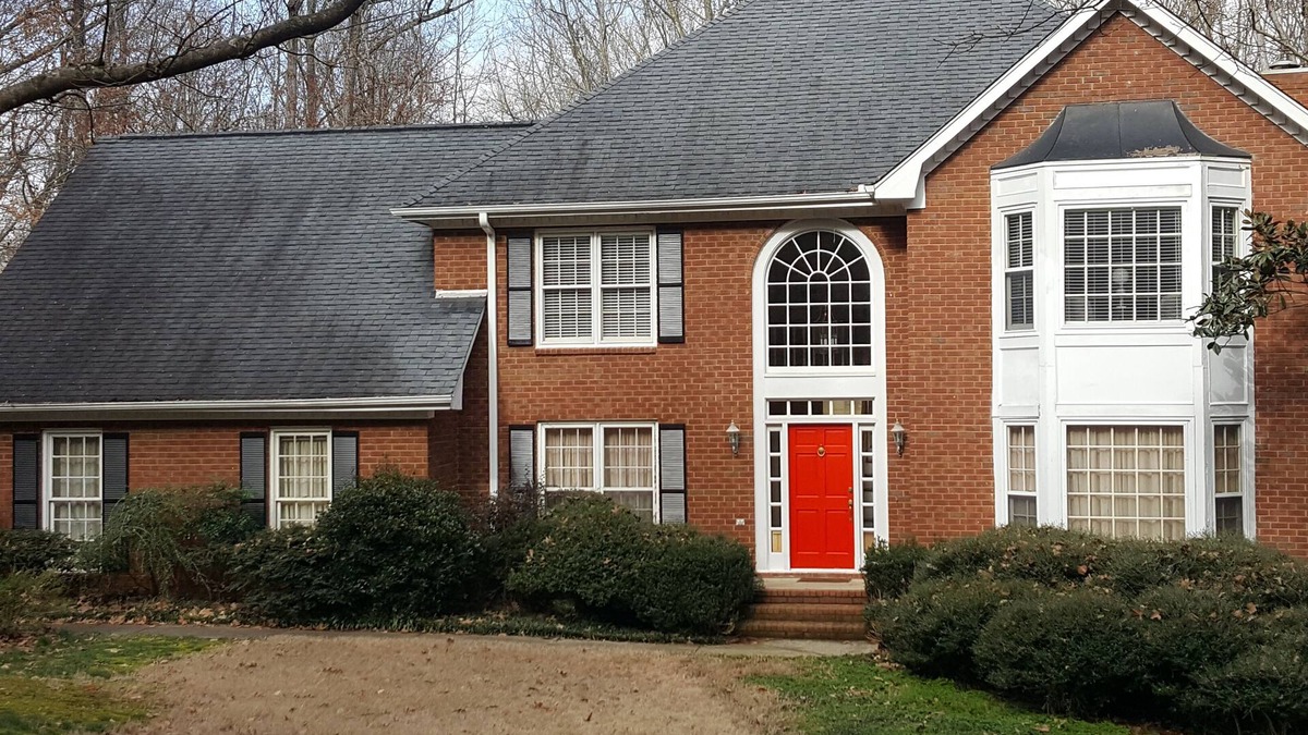 Fayetteville House | Traditional Home on 2.4 Wooded Acres in swim community.