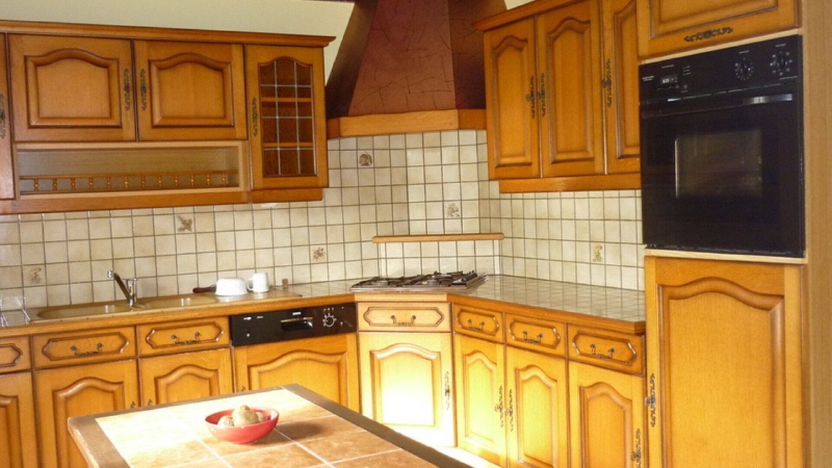 Henanbihen House | Traditional house between sea, lake and countryside