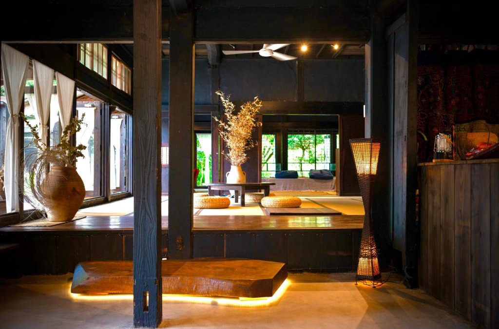 Kimitsu Villa | Traditional house, Blue moon villa, 古民家 蒼月庵
