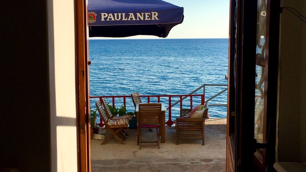 Skala Eresou Apartment | Traditional house-direct access to the sea&garden