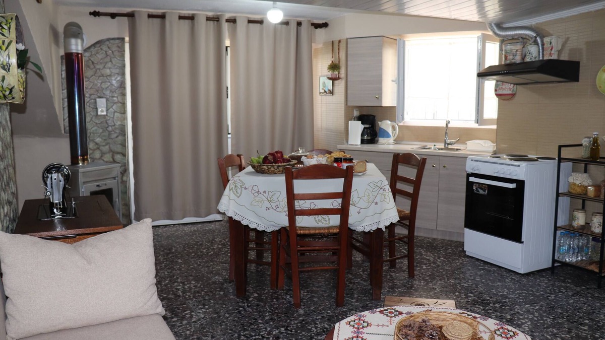 Manikia House | Traditional houses a breath of fresh air from Manikia 'PetzlRocTrip'