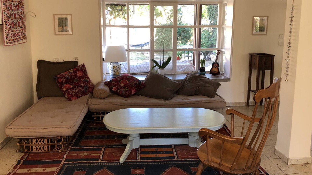 Pardes Hanna House | Traditional israeli family home in large fenced garden with fruit trees