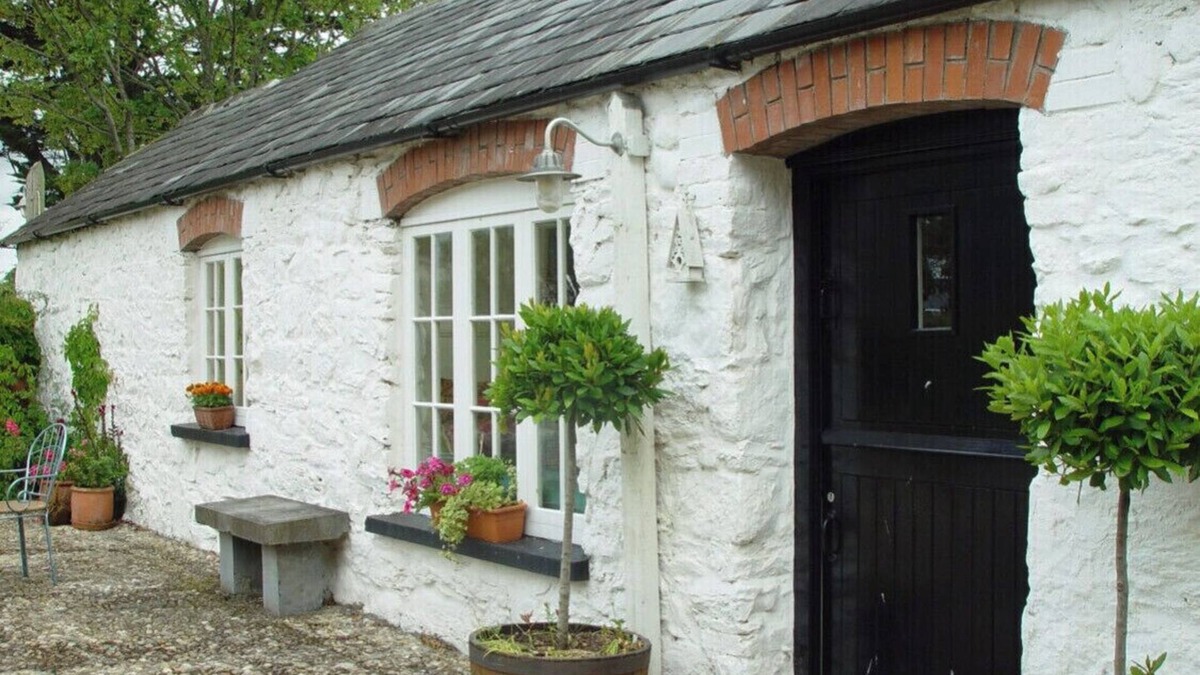 Adare Cottage | Traditional Irish Stone Barn Cottage in Beautiful and Tranquil Countryside