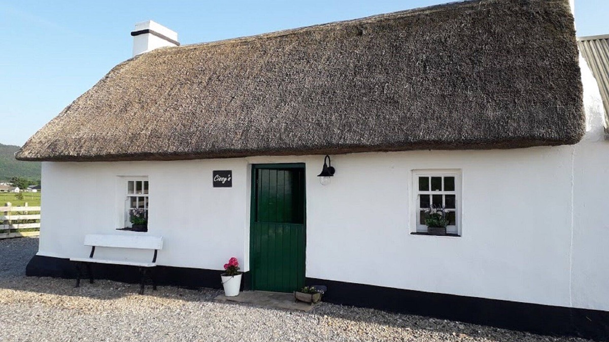 Limavady Cottage | Traditional Irish Thatched Cottage