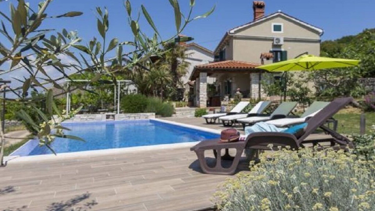 Viskovici House | Traditional Istrian house with a nice garden, pool and sea view