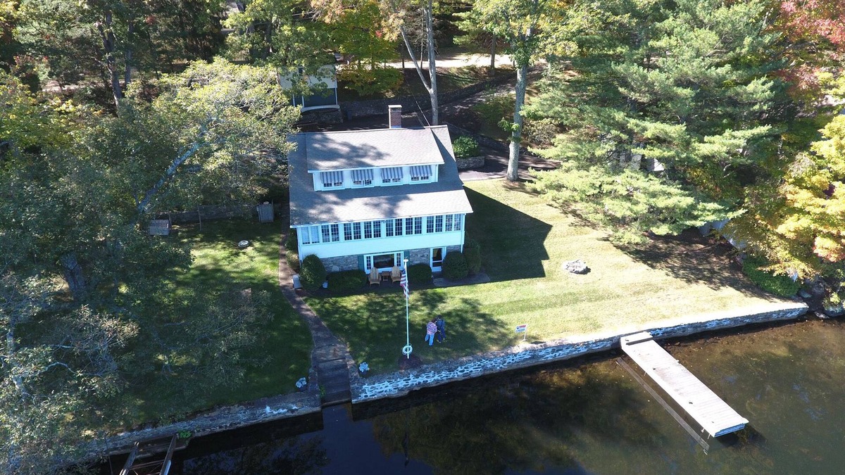 Fiskdale House | Traditional Lake House near Old Sturbridge Village