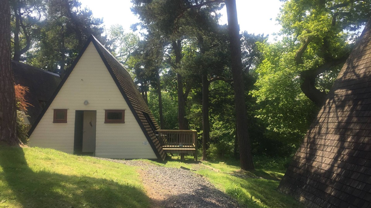 Linlithgow Cottage | TRADITIONAL LODGE 5 - a traditional lodge that sleeps 5 guests in 2 bedrooms