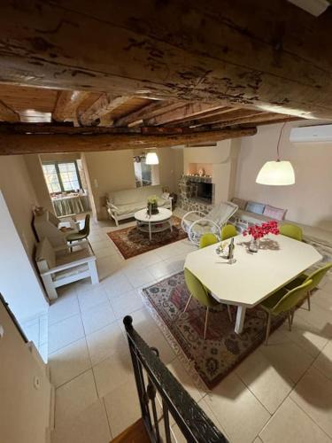 Valira House | Traditional maisonette just 15' from Kalamata