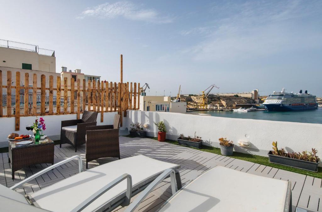 Senglea House | Traditional Maltese Townhouse - Close to Sea