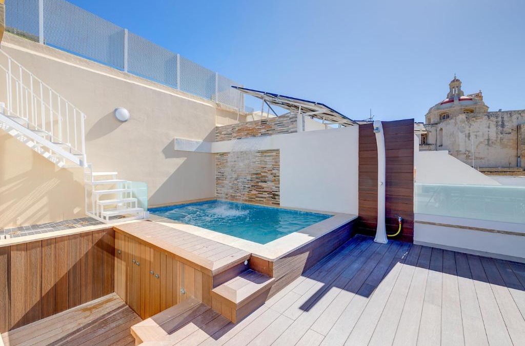 Senglea House | Traditional Maltese Townhouse wt Terrace and Pool
