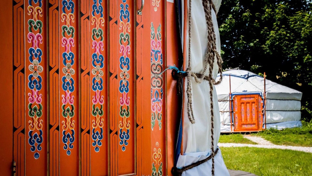 Plouenan Cabin | Traditional Mongolian yurt near Roscoff (sleeps up to 4)