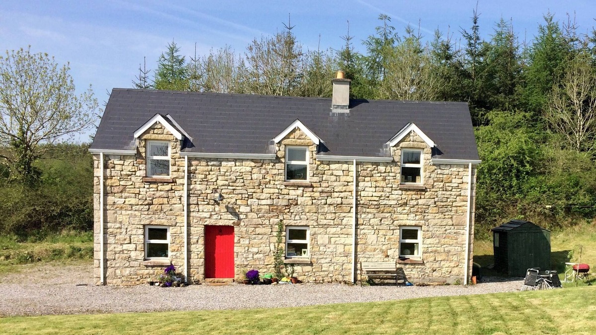 Keshcarrigan Cottage | Traditional Stone cottage in Co. Leitrim.
