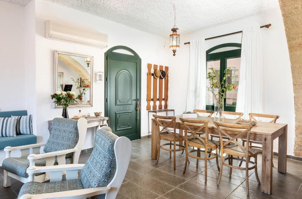 Rapaniana House | Traditional Sea Side Cottage