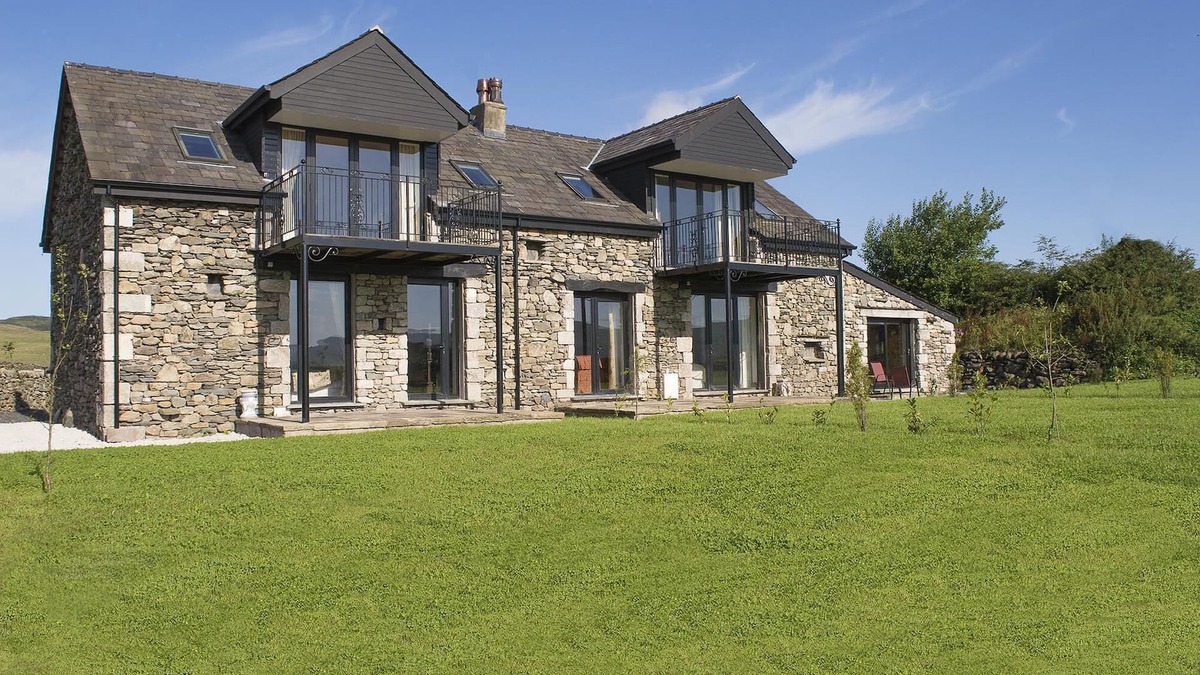 Kendal Cottage | Traditional & spacious 2 bedroom cottage on the edge of the Lake District
