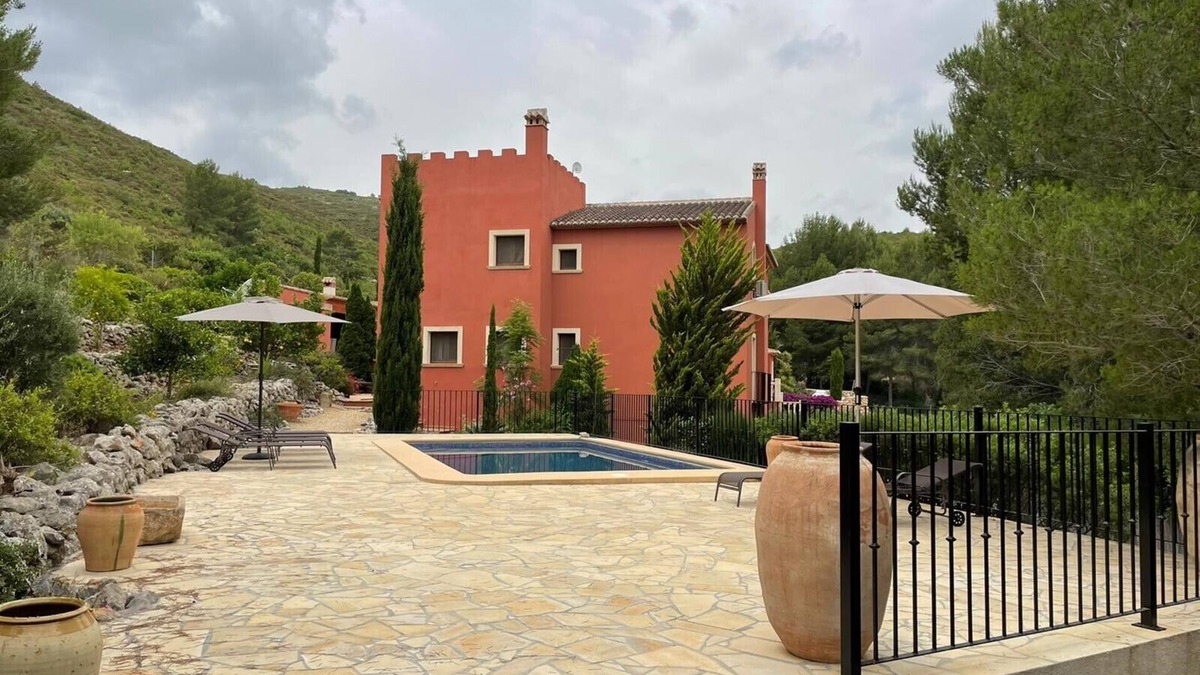Lliber Villa | Traditional Spanish Villa with Private Pool & Gardens. Lliber - Jalon Valley