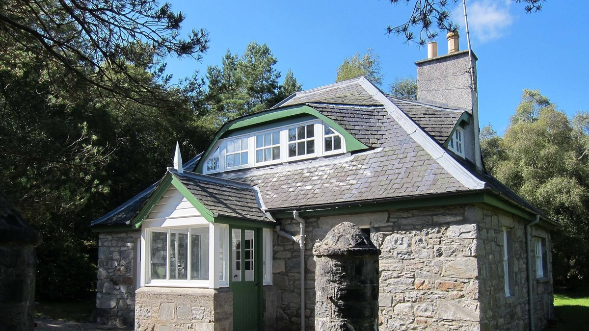 Ardgay Cottage | Traditional Stone Built Gate House In The Heart Of The Highlands