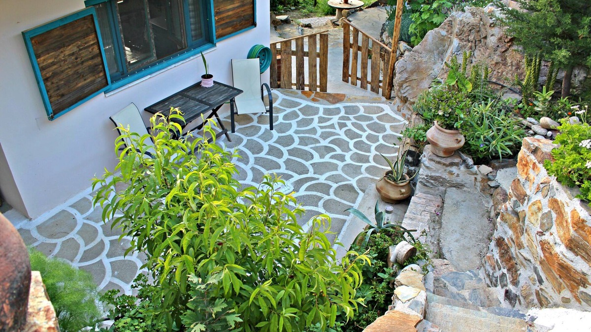 Kantanos-Selino Cottage | Traditional stone cottage house in green landscape