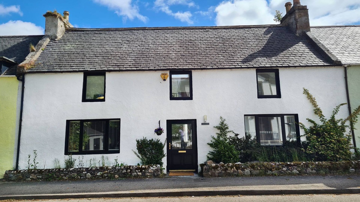 Bonar Bridge House | Traditional stone cottage situated in the heart of Bonar Bridge.