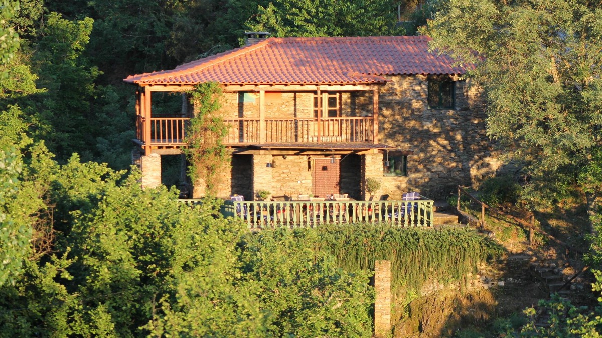 Cerdeira Cottage | Traditional stone house with pool in central Portugal