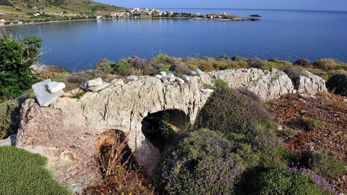 Eresos-Antissa House | TRADITIONAL STONE HOUSE NEAR THE SEA