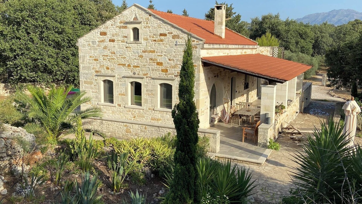 Vamos House | Traditional stone house for rent in Crete in a quiet location