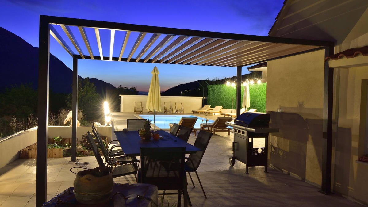 Rastovac House | Traditional stone house - 10 mins from the beach with private pool