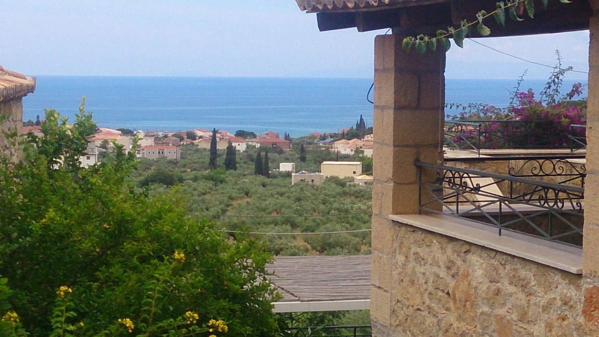 Lefktro Villa | Traditional Stone Villa With Great View At The Sea