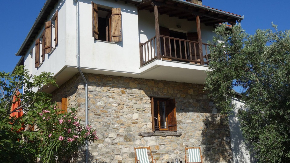 Xinovrisi House | Traditional Stonehouse