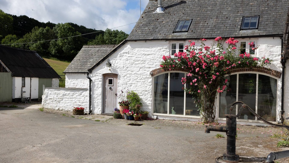 Ruthin Cottage | TRADITIONAL STYLE COTTAGE WITH STUNNING VIEWS