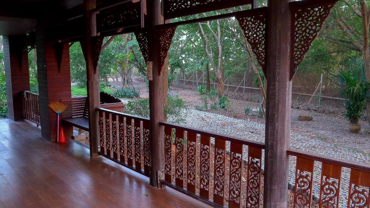 Lat Krabang Villa | Traditional Thai Wood House based Modern Villa Resort w/Garden