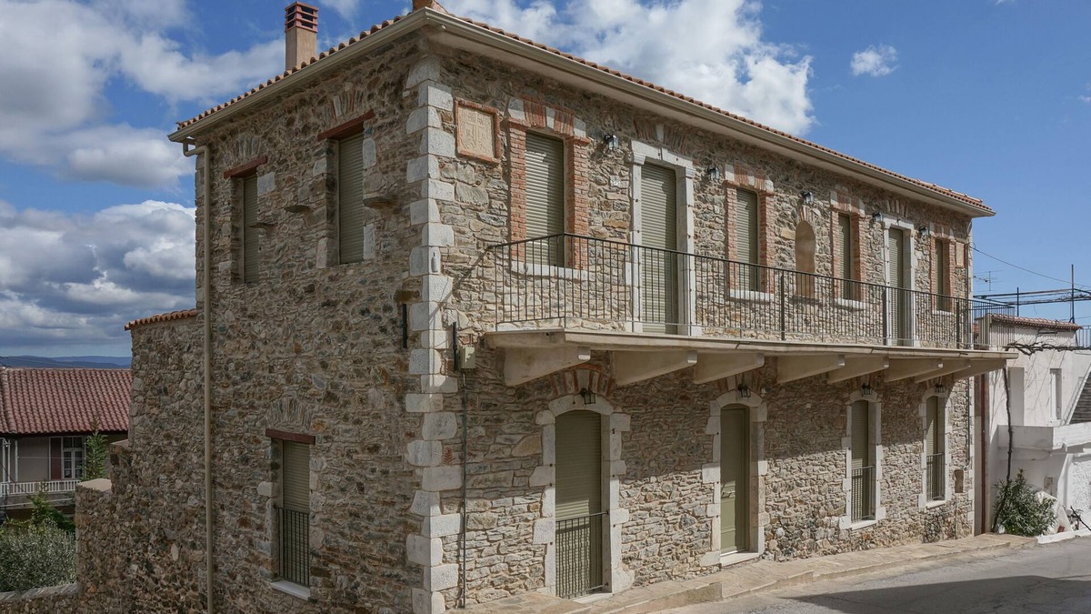 Tripi Villa | Traditional villa in Peloponnese with Charming Mountain View