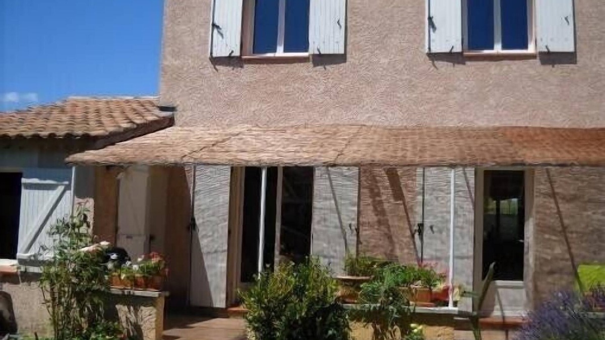 Maillane Villa | Traditional villa located 6 kms from St Remy de Provence and 12 kilometers from Avignon