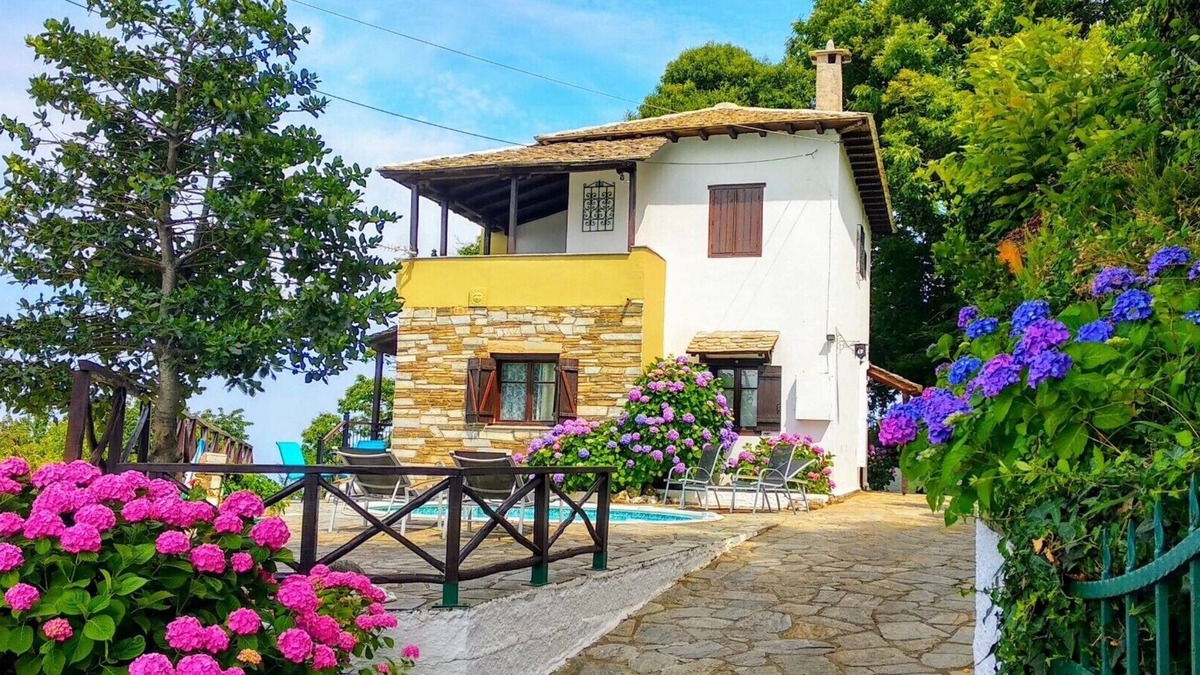 Tsagarada House | Traditional Villa with Private Pool in Pelion