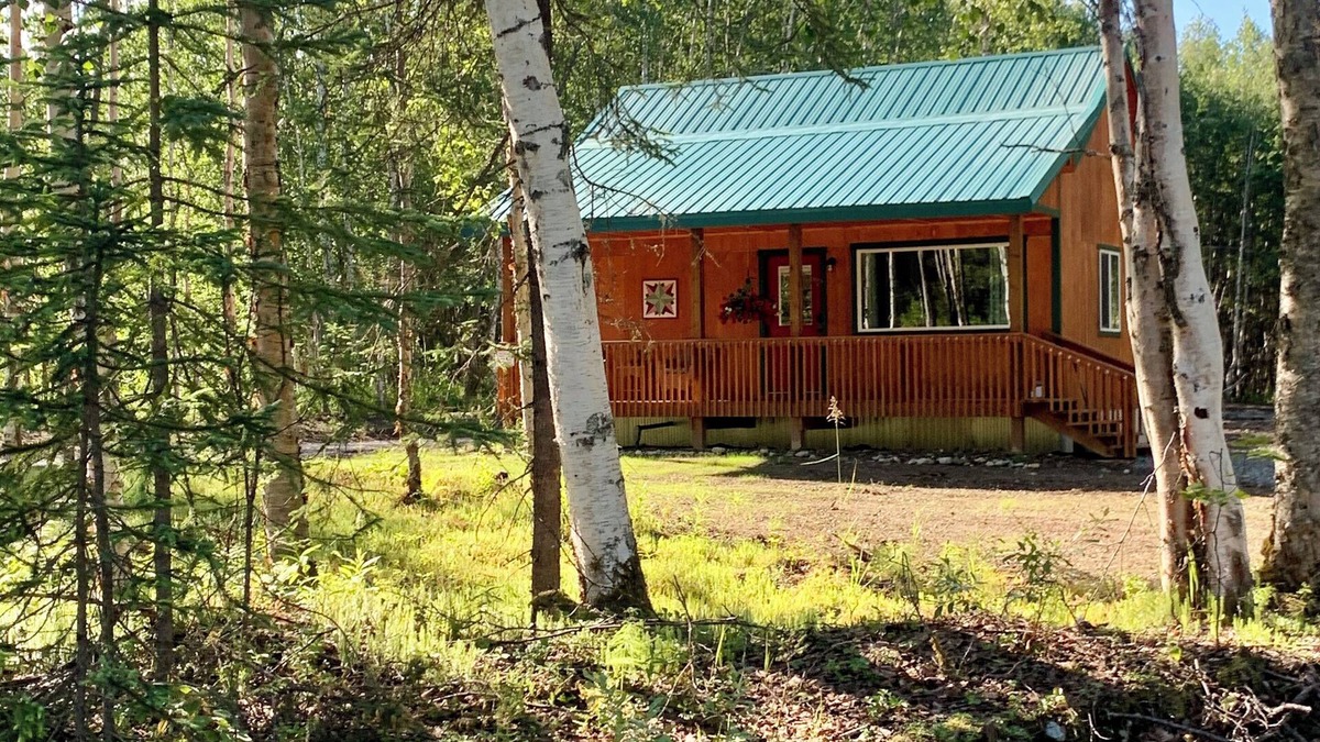 Susitna North House | Trail House, Denali Brewing, Netflix, Concert, Fire Pit, Family, Race, festival