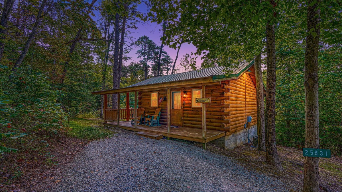 South Bloomingville Cabin | Trail Ridge: Pet friendly + private couples cabin w/hot tub in Hocking Hills