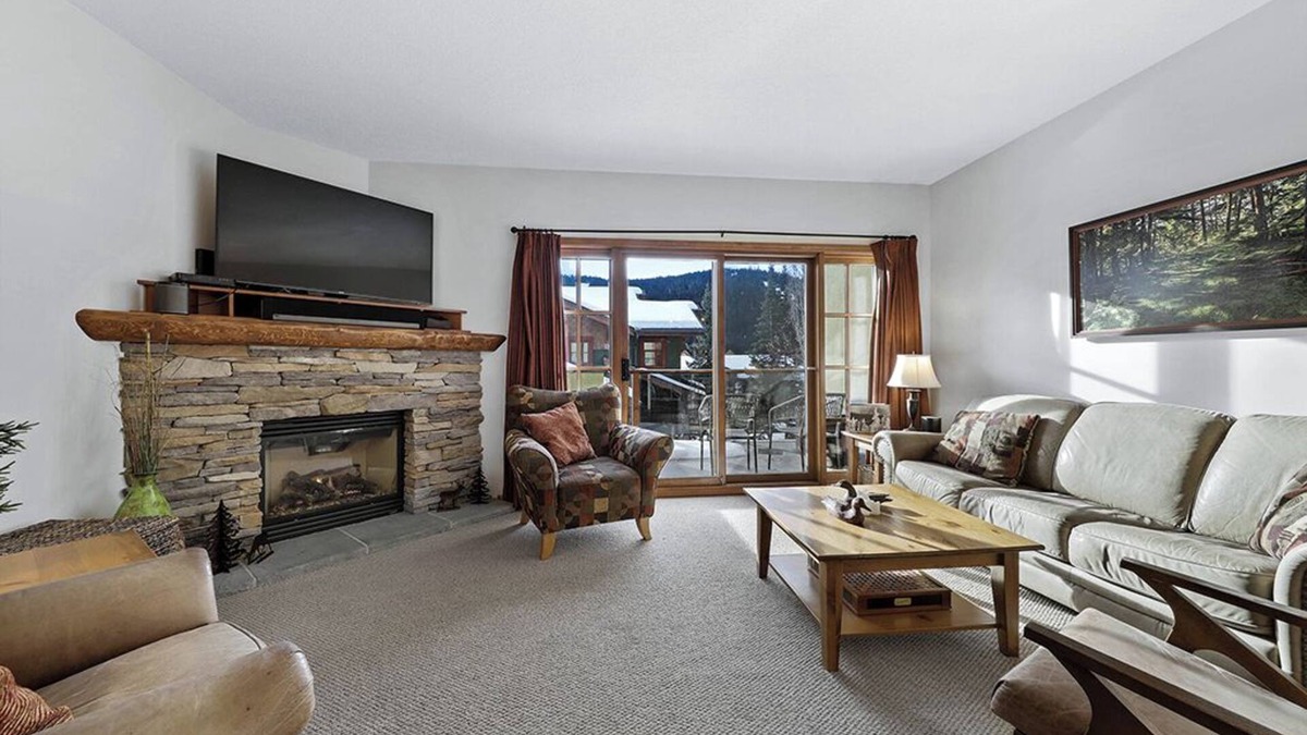 Sun Peaks House | Trail's Edge 51: Charming, Three Storey, 2BDRM Townhome w/Private Hot Tub