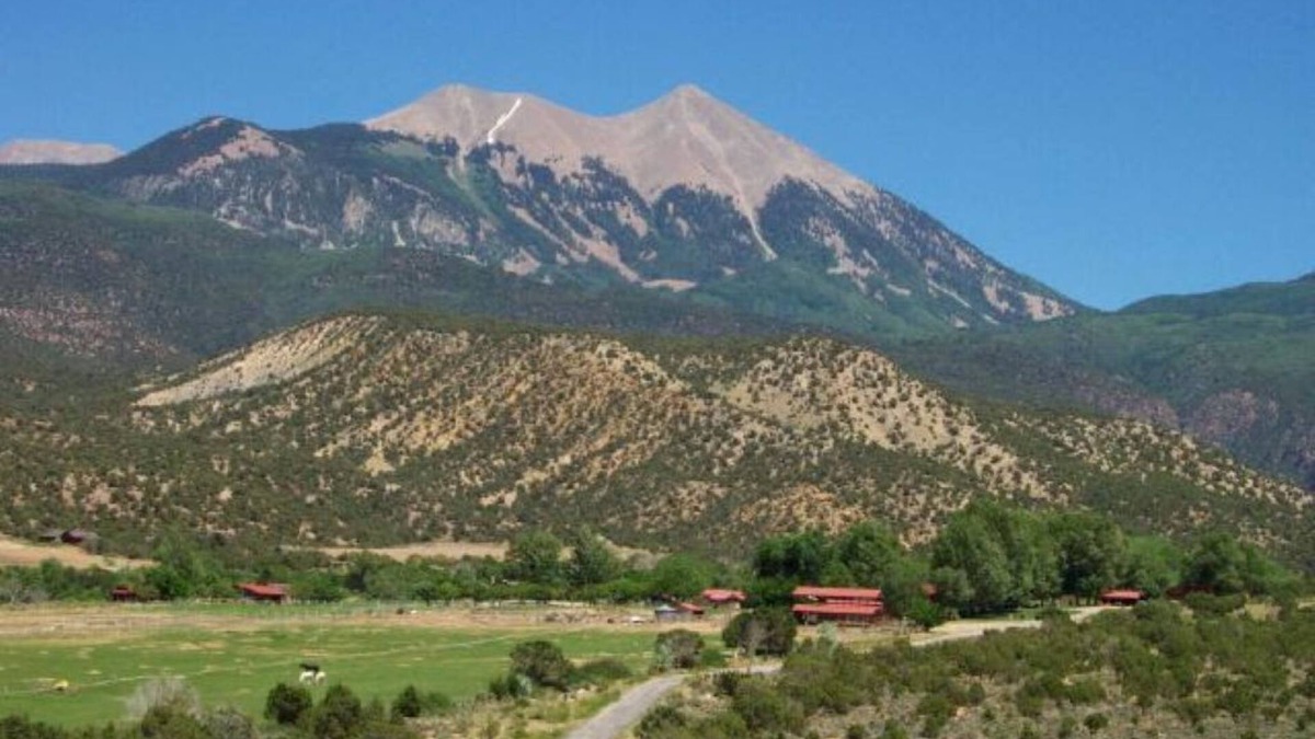 Spanish Valley Cabin | Trail's End - Accommodates up to 4 and is pet friendly