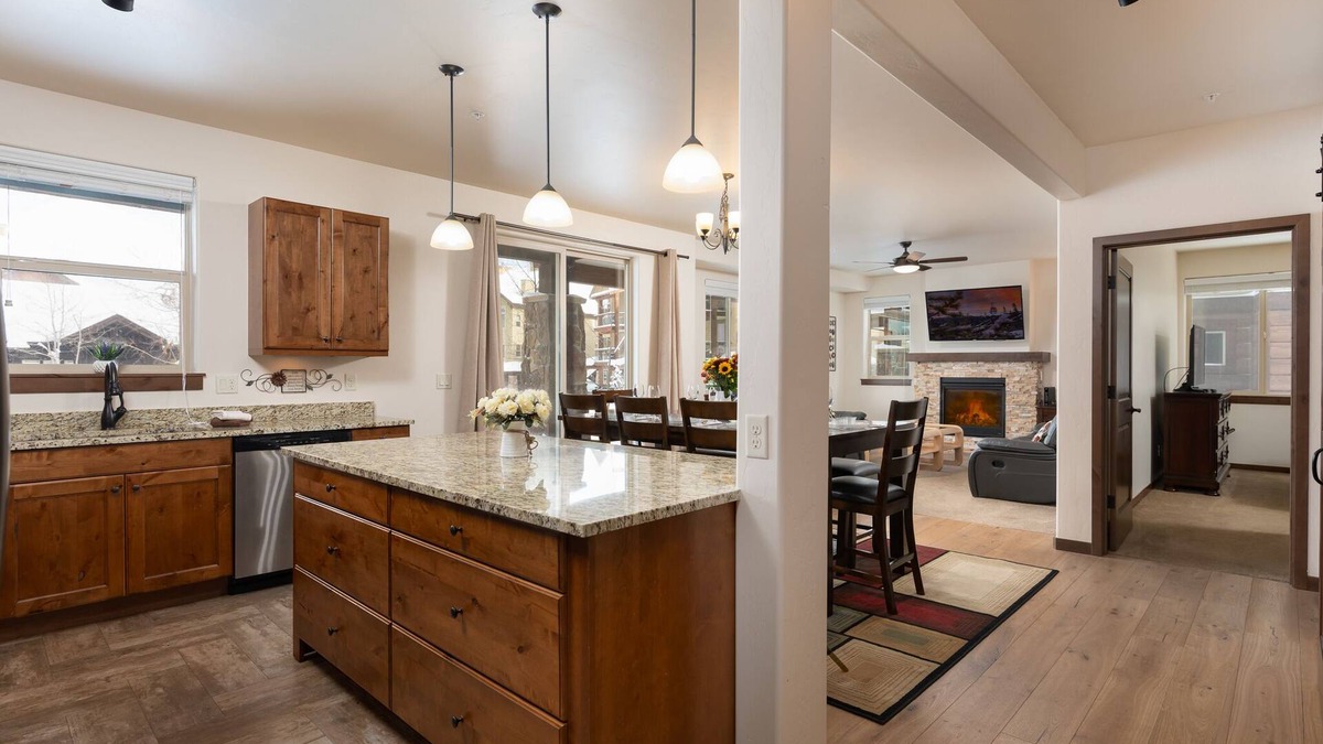 Winter Park Condo | Trailhead 211 shared hot tub