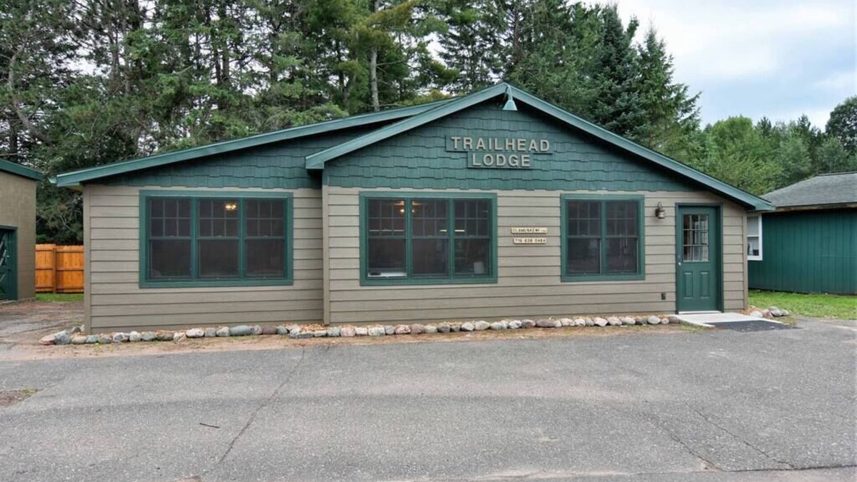 Clam Lake House | Trailhead Lodge-Downtown Clam Lake*Snowmobile trail access*
