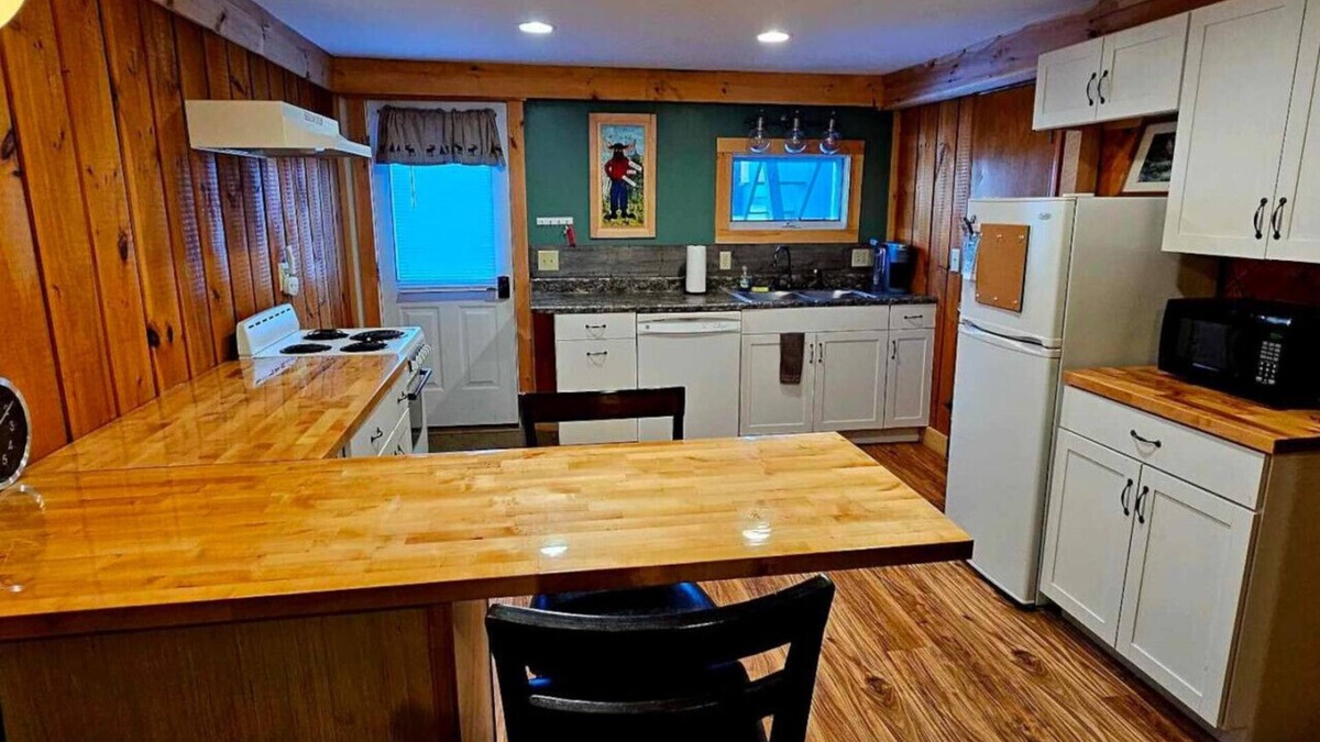 Greenville Apartment | Trails Edge- Walk to Town-Direct ATV Access
