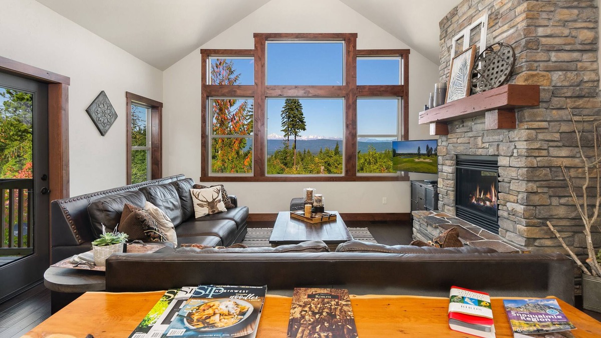 Cle Elum House | Trailside's Finest! Game Room | Wi-Fi | Private Hot Tub