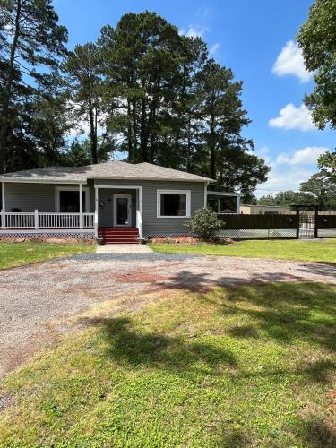 Montgomery House | Train Depot - 3 BR Home with Pool, Sand Volleyball & Pool Table