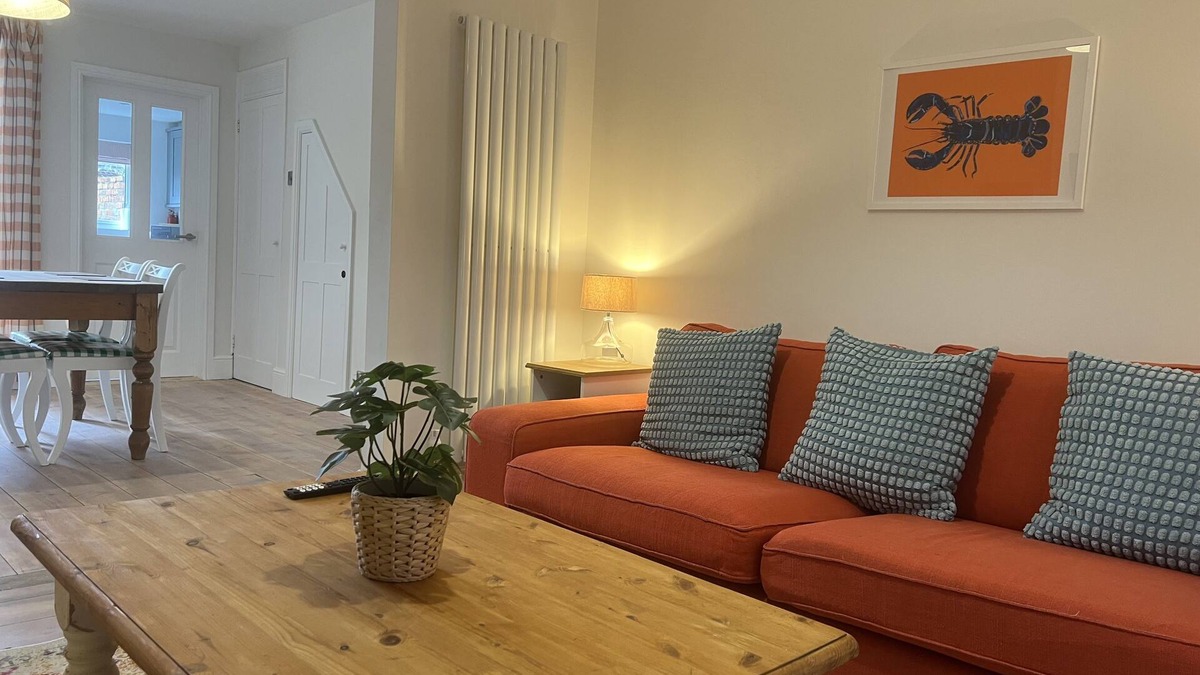 Taunton House | Train Station Cottage Taunton - Walk to town, pet friendly!