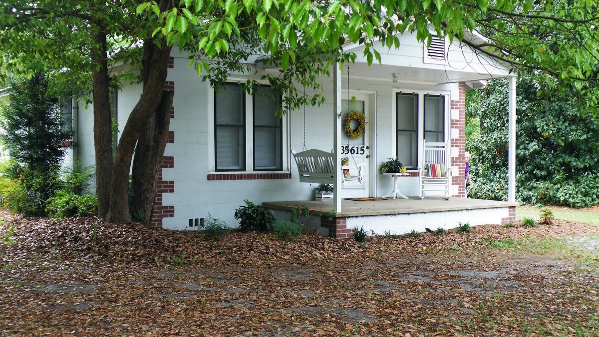 Folkston Cottage | Train Watchers' Cottage on Way to Okefenokee Wildlife Refuge