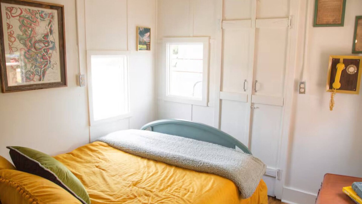 Grand Coteau House | Train Wreck Inn: Stay in the Caboose