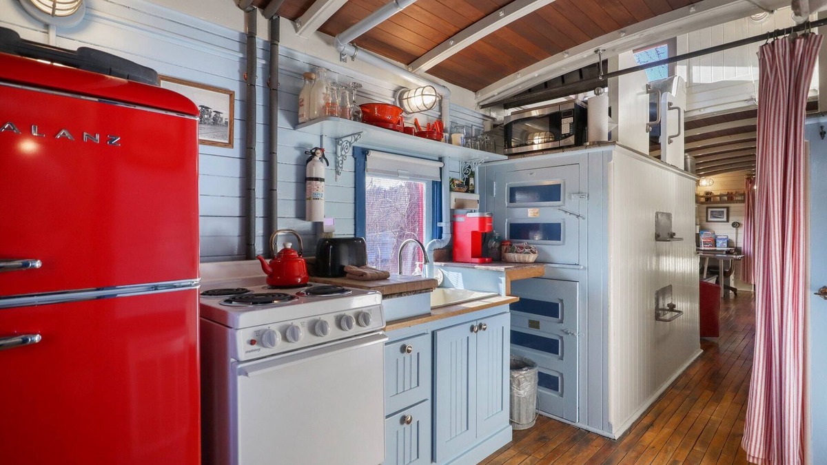 Palmer Cottage | Trainmaster's Inn - Caboose