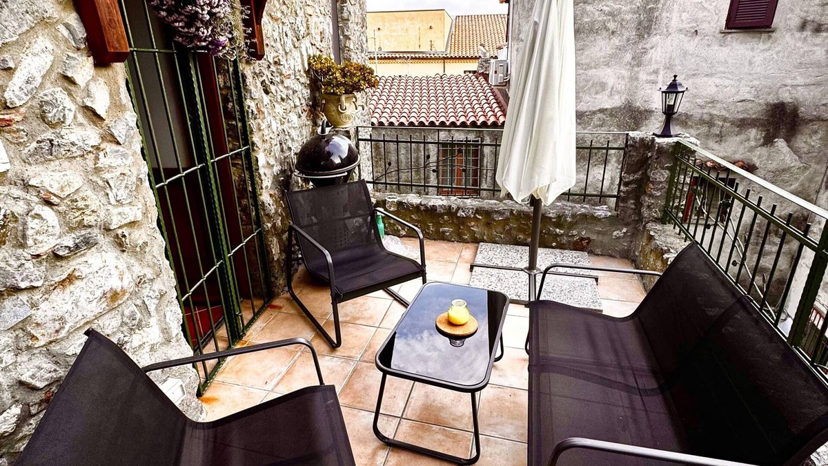 Scalea Apartment | TraMonti e Mare - relax in the historic center just a stone's throw from the sea