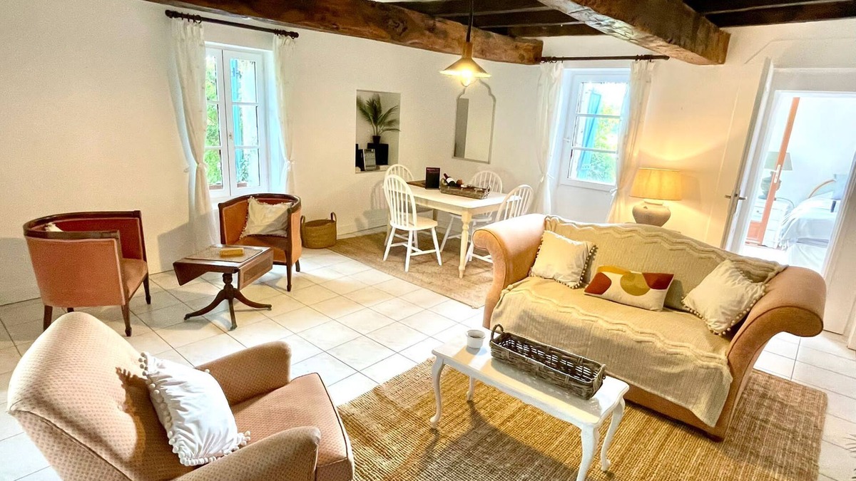 Eymet Cottage | Tranquil 1 Bed Gite Walking Distance to Eymet